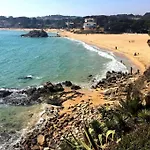 Casa Con Piscina A Menos De 1 Min De La Playa. Aa