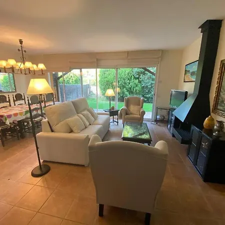 Casa Con Piscina A Menos De 1 Min De La Playa. Aa